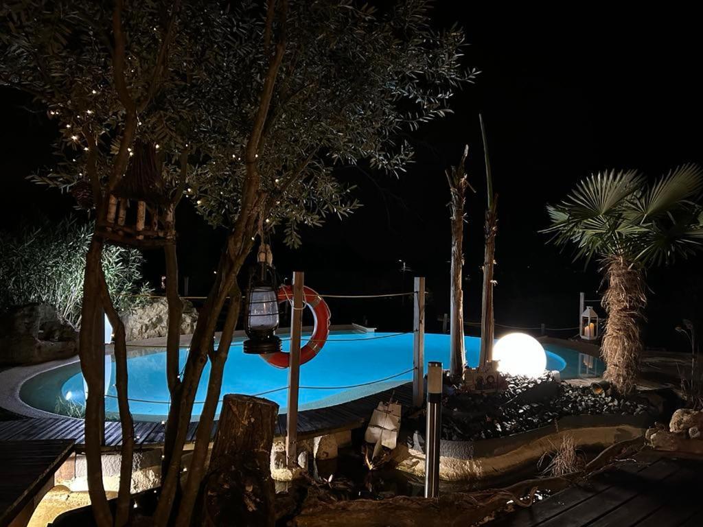 A La Marc'Quize Chambres D'Hotes, Petit Dejeuner Compris, Avec Piscine A Debordement En Exterieur, Bain Nordique A 38 Degres En Prestation Supplement Sur Reservation Horaire Anticipee 1 Place De Parking Gratuite Sur Place Mouxy Eksteriør billede